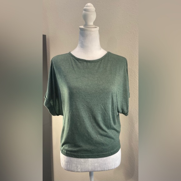 Versus a Black Hollow Open-Back Tie Top - Green - Picture 6 of 13